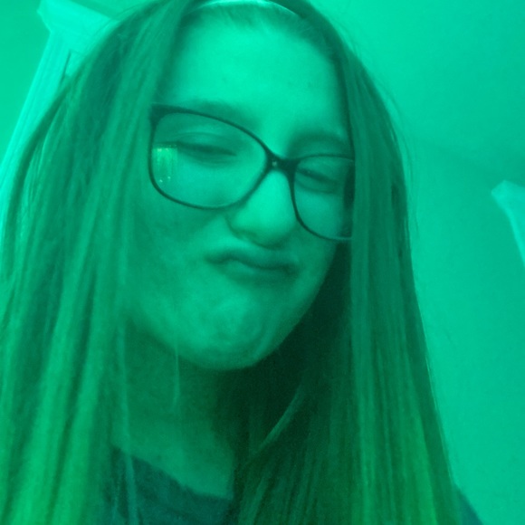 Profile Picture of Brynn Burnsworth (@brynn_burnss) on Poshmark