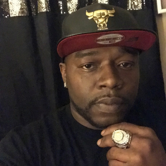 Profile Picture of Moneymarcus Moneymarcus (@marcusin82) on Poshmark