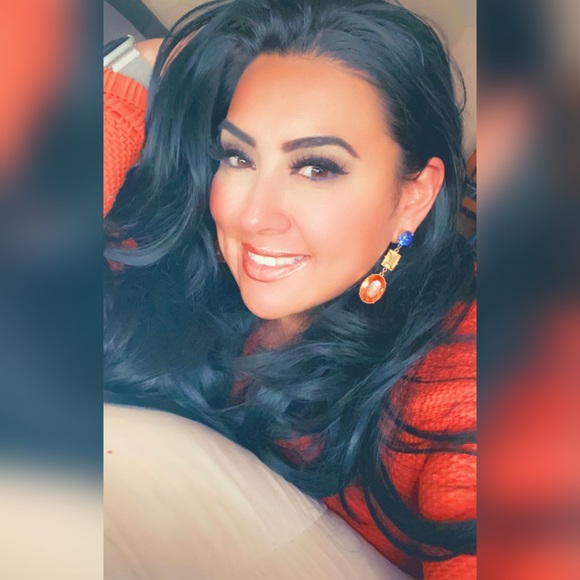 Profile Picture of Jessica Encinias (@jesenc) on Poshmark