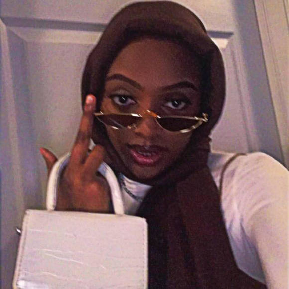 Profile Picture of Fendi Fendi (@lolawoox) on Poshmark