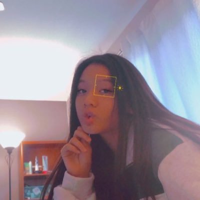 Profile Picture of Carolynn Nguyen (@CarolynnxNguyen) on Twitter