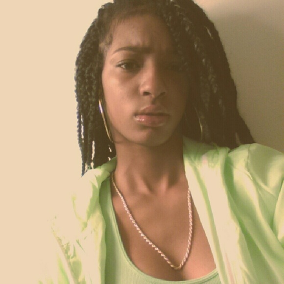 Profile Picture of Destiny Dyer (@dest6100) on Poshmark