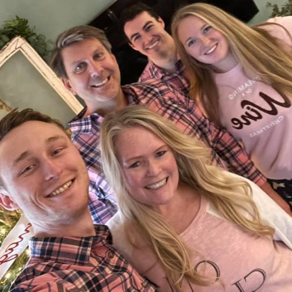 Profile Picture of Deborah Helak (@deborahhelak) on Poshmark