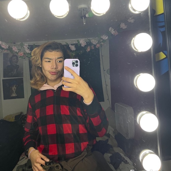 Profile Picture of Jeremy Herodier (@jeremyhero) on Poshmark