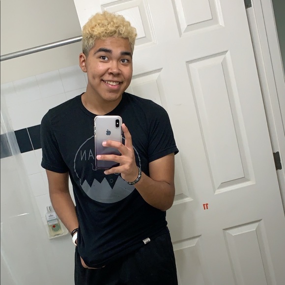 Profile Picture of Roy Hayes (@royboisoy) on Poshmark