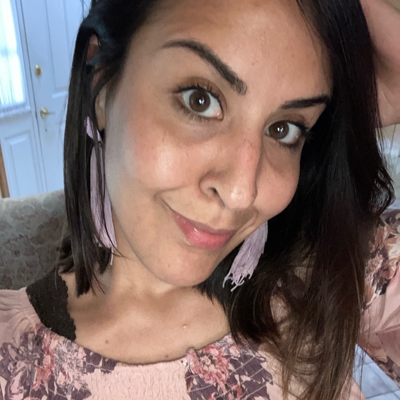 Andrea Goschy - Poshmark Profile Picture of Andrea Goschy (@andreagthang) on Poshmark