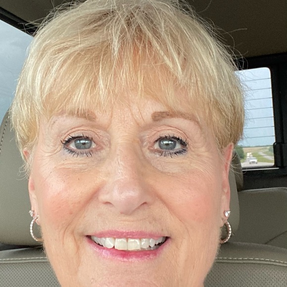Profile Picture of Marilyn Barnes (@marilynbarnes) on Poshmark