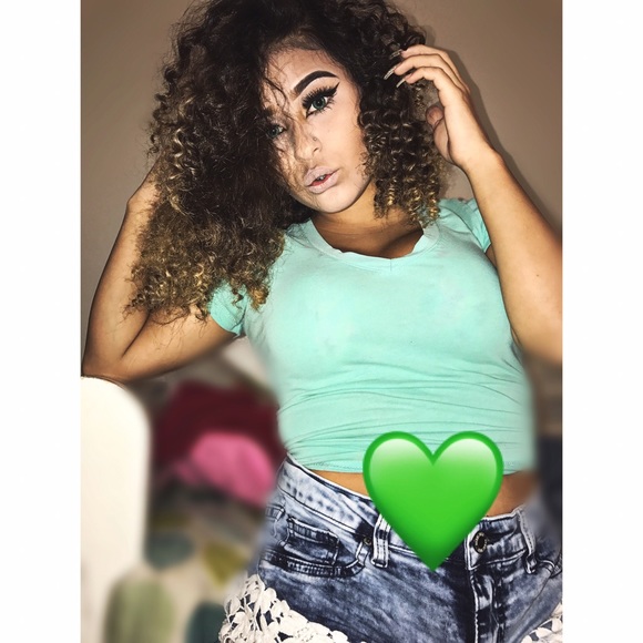 Profile Picture of Brooklyn Leyba (@brooke00001) on Poshmark