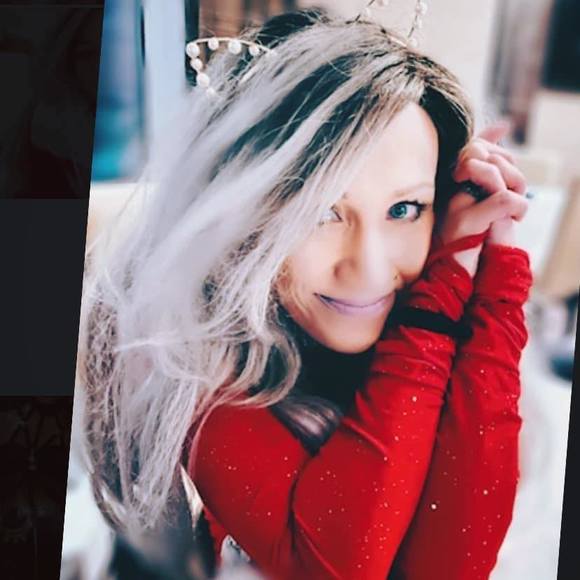 Profile Picture of Amanda Curtis (@amandacurtis483) on Poshmark