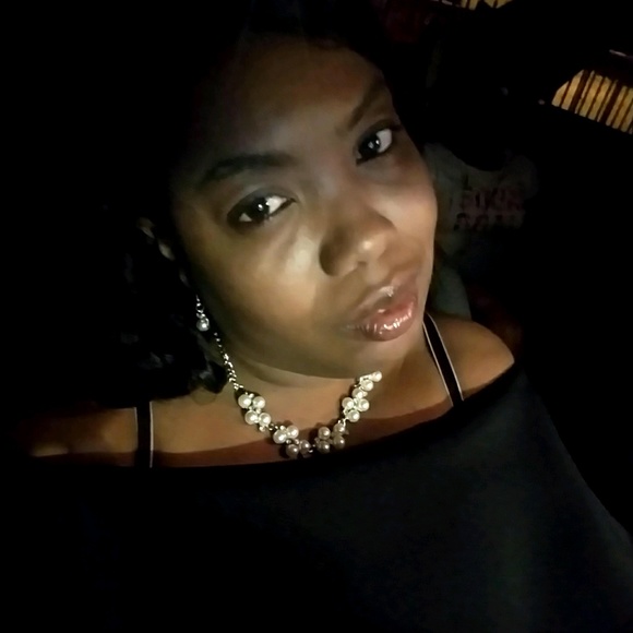 Profile Picture of Tamara Barker (@barkertamara) on Poshmark