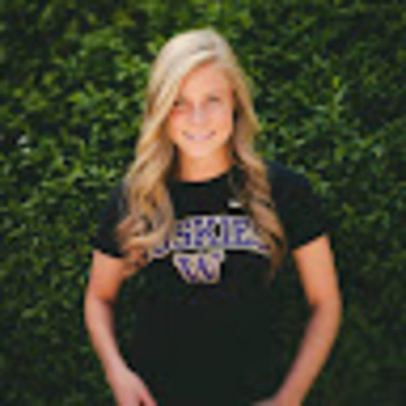 Profile Picture of Kimberly Stueckle (@kimsalyer18) on Poshmark