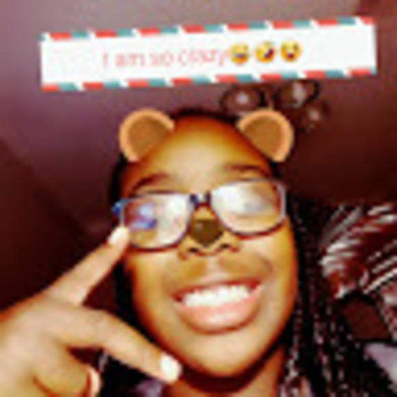 Profile Picture of Shonda Stampley (@lashondastamp) on Poshmark
