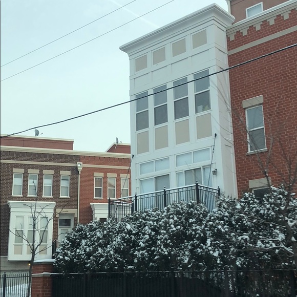 Profile Picture of Maria Pinelo (@chandelmar) on Poshmark