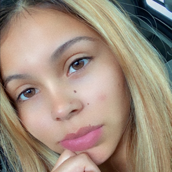 Profile Picture of Albaniia Negrette (@negrette_20) on Poshmark