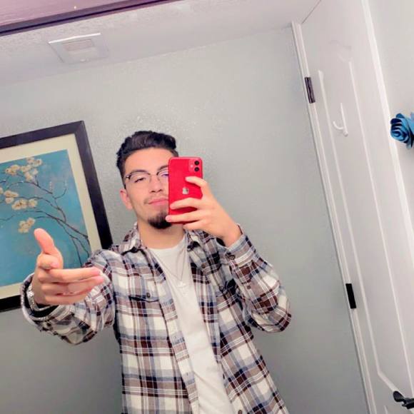 Profile Picture of Simon Gonzales (@sgonz0) on Poshmark