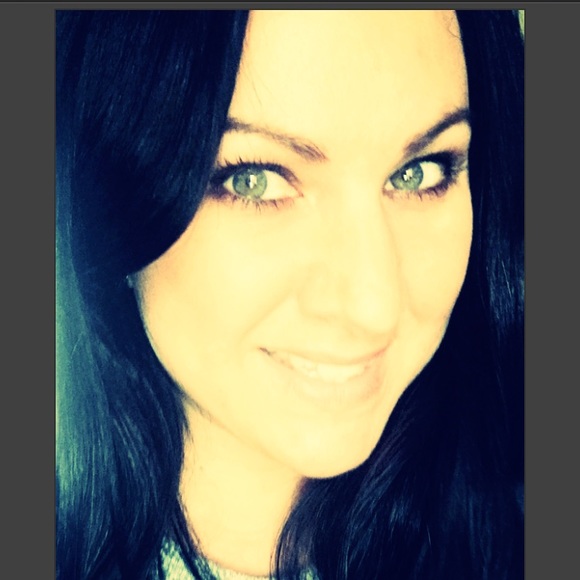 Profile Picture of Erin Fowler (@raycgirl) on Poshmark