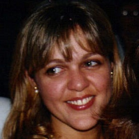 Profile Picture of Luz m. Alva (@luzbu) on Poshmark