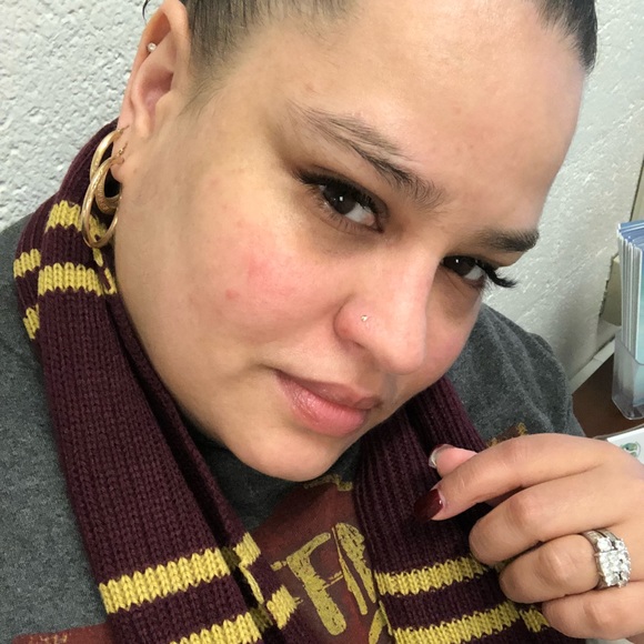 Profile Picture of Jesenia Guzman (@beautiful0779) on Poshmark