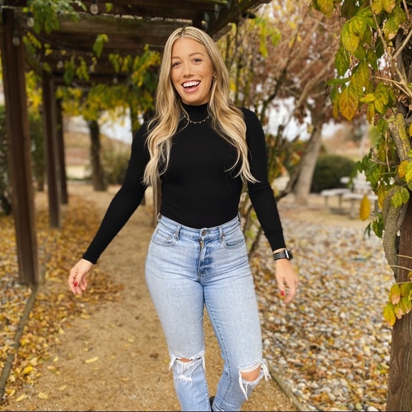 Profile Picture of Sasha Borowitz (@sasha_borowitz) on Poshmark