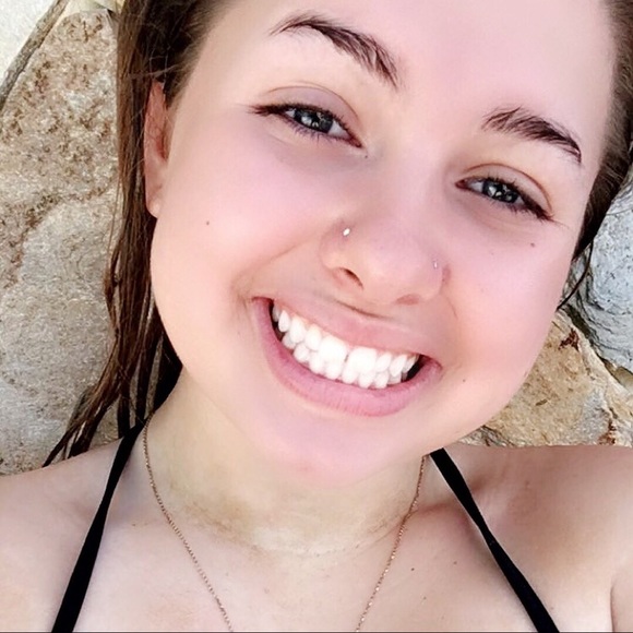 Profile Picture of Trinity Lee (@trinitymarie1) on Poshmark