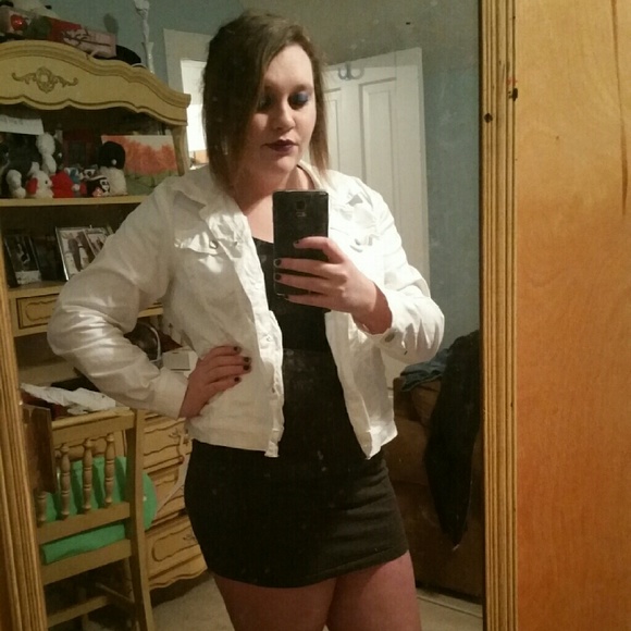 Profile Picture of Alycia Phillippi (@16alphillippi) on Poshmark
