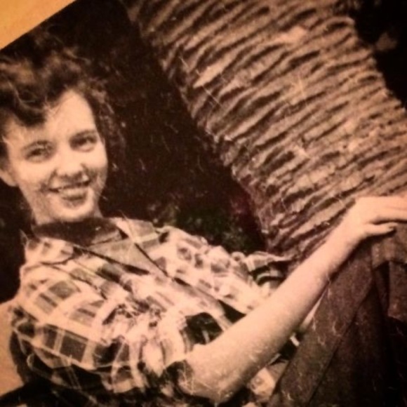 Profile Picture of Rae Andreano (@raemandrea) on Poshmark