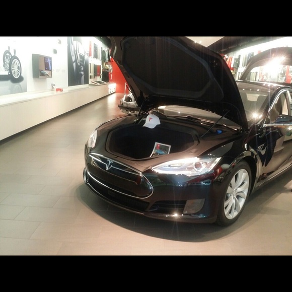 Daniel Peshkov - Poshmark Profile Picture of Daniel Peshkov (@dan_peshk) on Poshmark