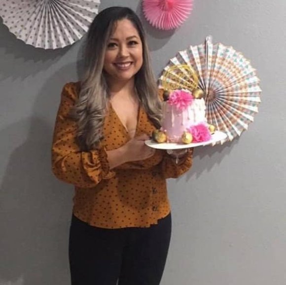 Profile Picture of Viviana Gzz de barron (@vivi_pink86) on Poshmark