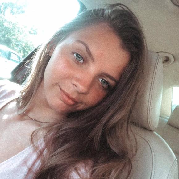 Profile Picture of Heaven Fenick (@heavenf12390) on Poshmark