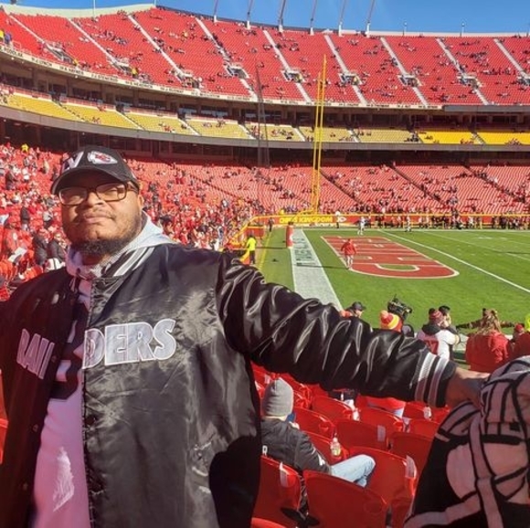 Profile Picture of Chris Lloyd (@cmlloyd_74) on Poshmark