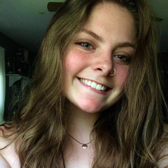 Kayla Surrette - Poshmark Profile Picture of Kayla Surrette (@kaylasurrette) on Poshmark