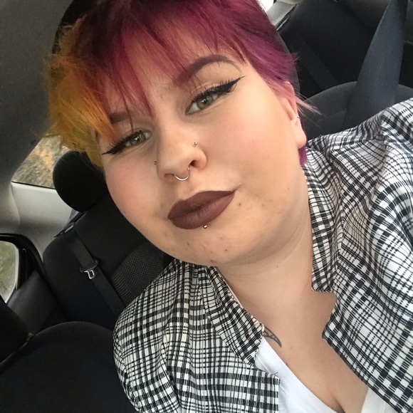 Profile Picture of Julia Becker (@juliabecker1898) on Poshmark