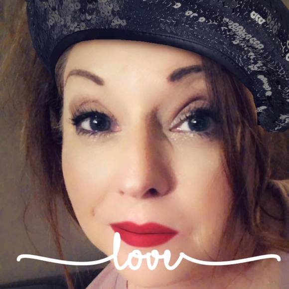 Profile Picture of Melissa Sigle (@melissasigle) on Poshmark