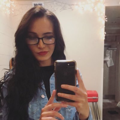 Profile Picture of Elizabeth Rose Levesque (@ERose_Poems) on Twitter