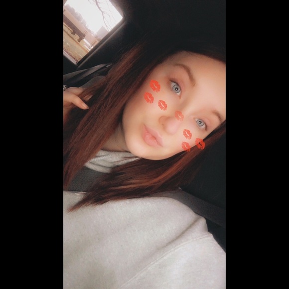 Profile Picture of Tabitha Spencer (@tabbyjspencer98) on Poshmark