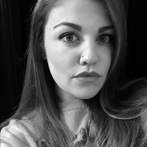 Profile Picture of Alex Donato (@alexdonato) on Poshmark