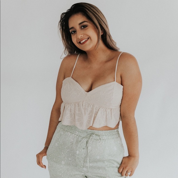 Profile Picture of Alisson Arevalo (@alissonarevalo) on Poshmark