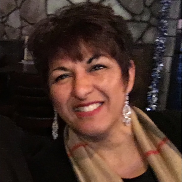 Profile Picture of Sílvia Rutowicz (@srutowicz) on Poshmark