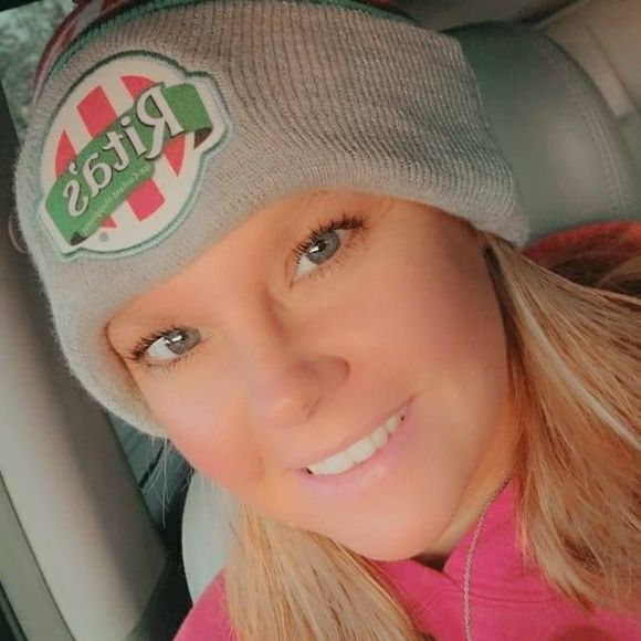 Profile Picture of Jena Deffibaugh (@jenadeffibaugh) on Poshmark