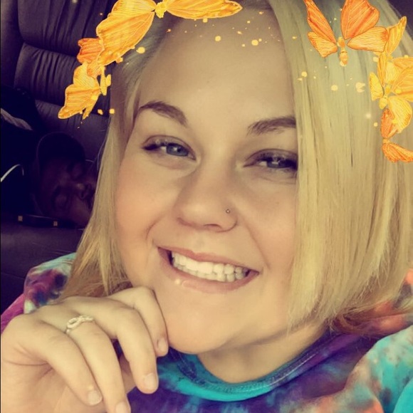 Mckenzie Shepard - Poshmark Profile Picture of Mckenzie Shepard (@mlshepardxoxo) on Poshmark