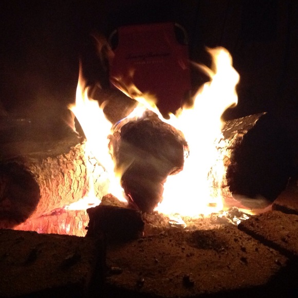 Profile Picture of Erin Wade (@bhappy163) on Poshmark