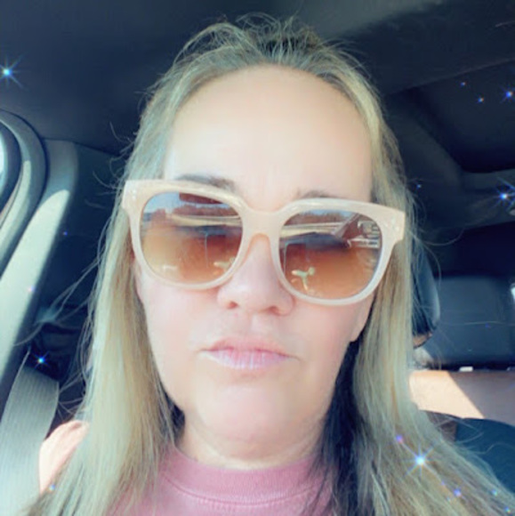 Profile Picture of Kim Siebert (@ksiebert95) on Poshmark