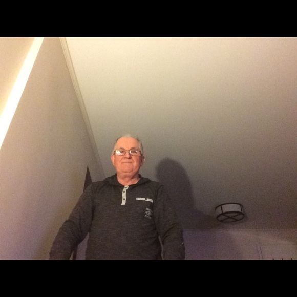 Profile Picture of Ireneusz Dec (@irekdec) on Poshmark
