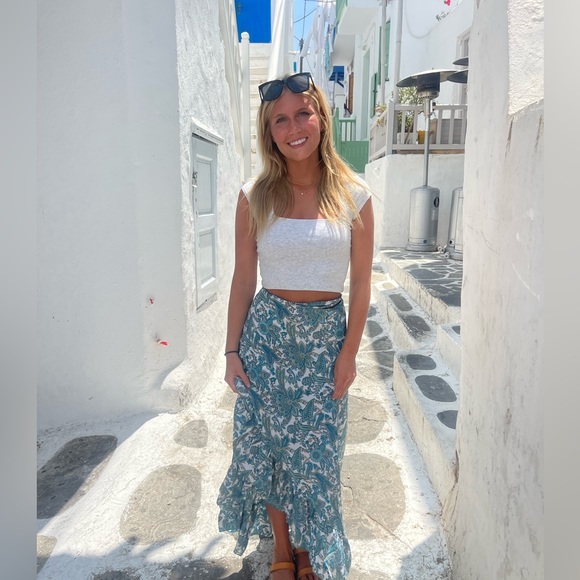 Profile Picture of Ellie Pipikios (@ellieangeline12) on Poshmark