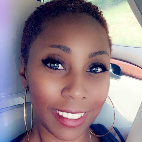 Profile Picture of Ericia Stearns (@estearns83) on Poshmark