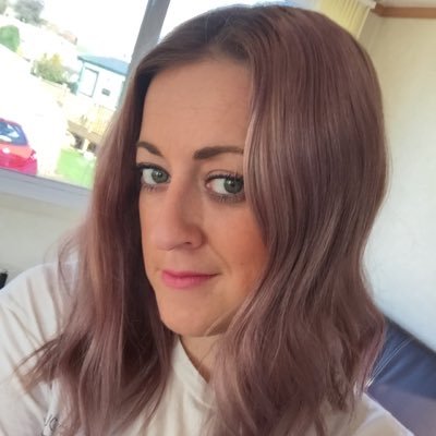 Profile Picture of Lindsey Benson (@Spotonshopper) on Twitter