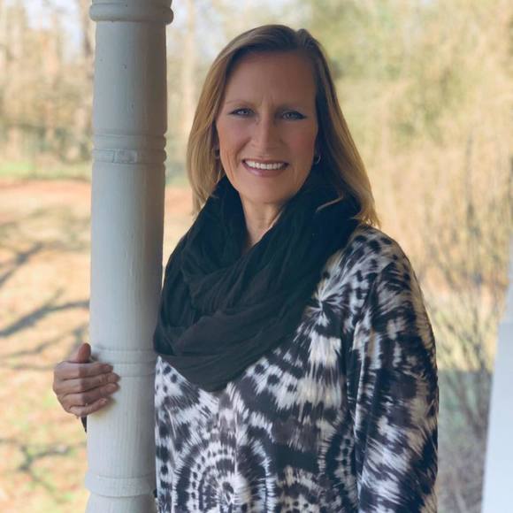 Profile Picture of Kaye Simoneaux (@aokaye10) on Poshmark