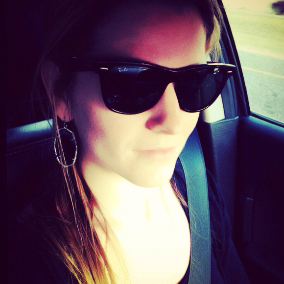 Profile Picture of Amanda Lopez (@mrsalopez) on Poshmark