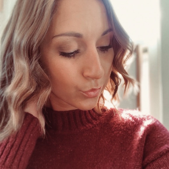 Profile Picture of Heather Rushing (@heatherrushing) on Poshmark