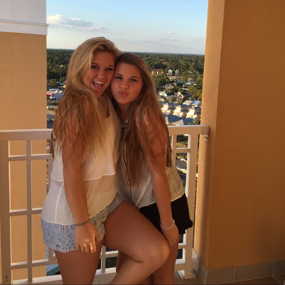 Profile Picture of Mackenzie Nicholson (@mackenzieknich) on Poshmark